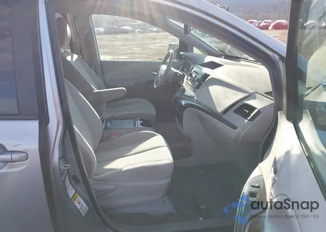 2013 Toyota Sienna Le 7 Passenger z USA, uszkodzony, nr VIN 5TDJK3DC2DS062720